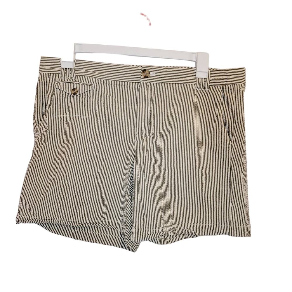 Banana Republic striped seersucker trouser shorts Size 14 Preppy Old Money